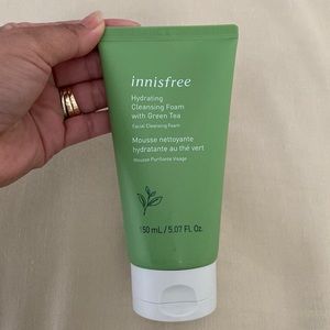 K-beauty innisfree hydrating cleansing foam with green tea